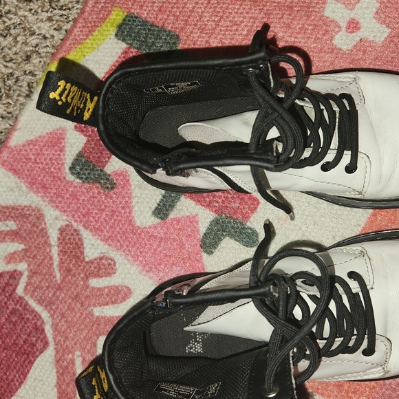 Dr Martens whitw boots.size 2 - Picture 4 of 8
